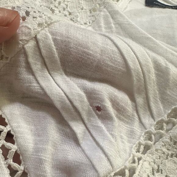 White American Eagle Crochet Trim Tank - Picture 3 of 3